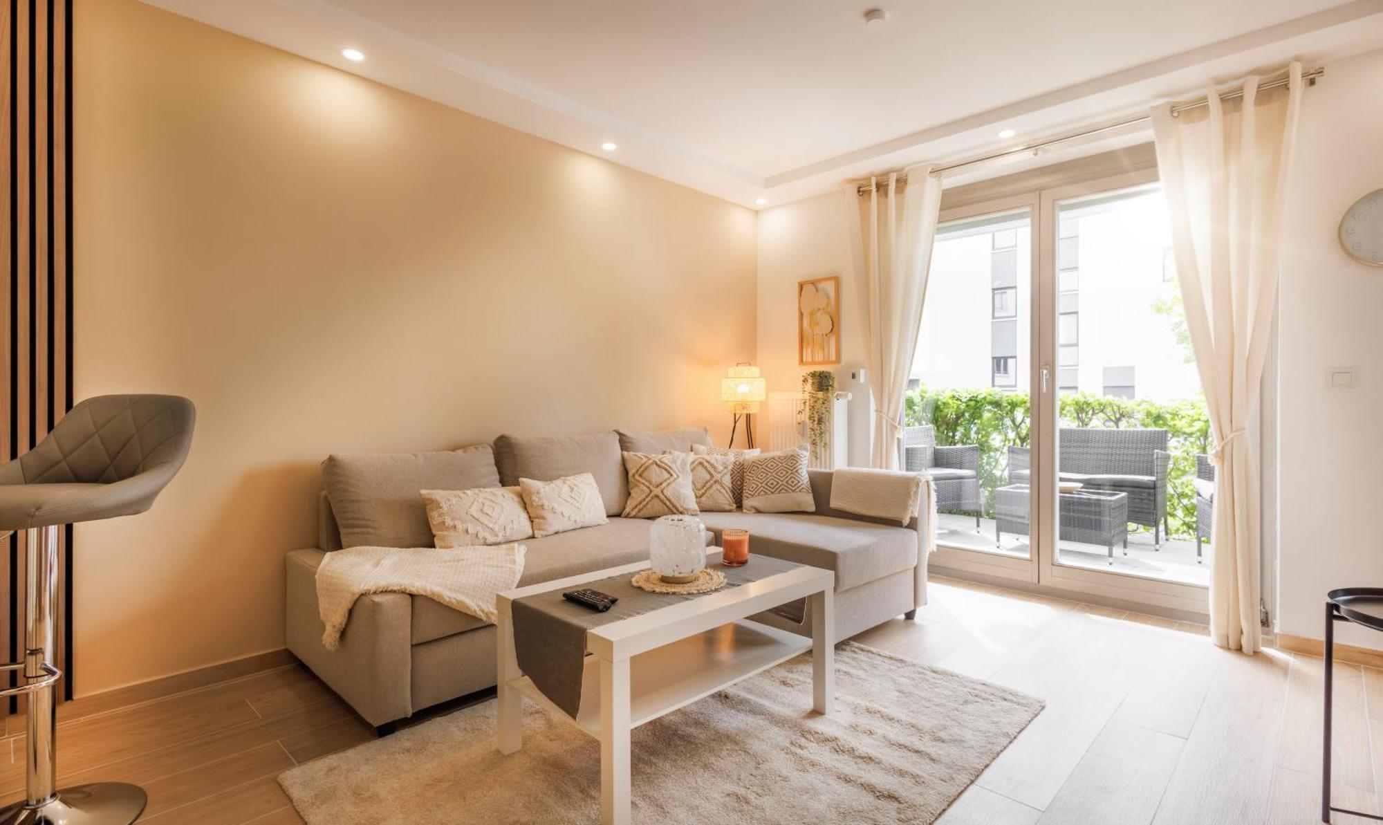 Schoene Wohnung Mit Terrasse Naehe Airport Schoenefeld Exterior photo